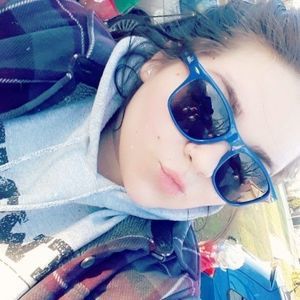 Meet your Posher, Devin